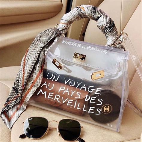 un voyage bag